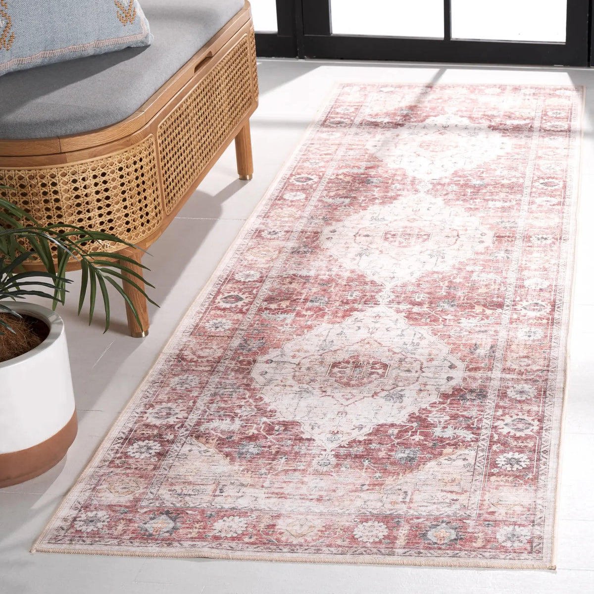Safavieh Arizona 2'-6" x 8'-0" Rug in Light Red / Beige