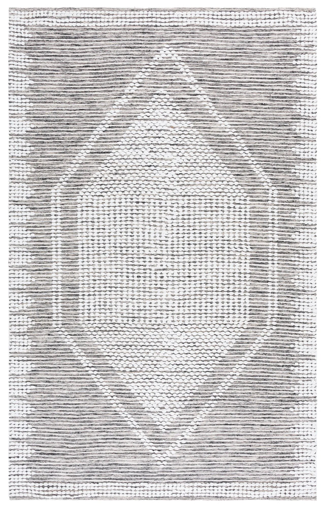 Safavieh Montauk 4'-0" x 6'-0" Rug in Black / Ivory