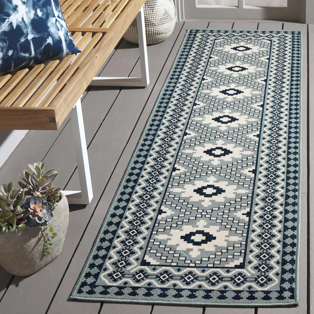 Safavieh Veranda 2'-3" x 10'-0" Rug in Ivory / Blue