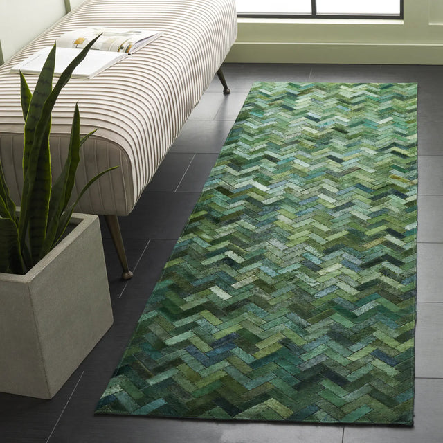 Safavieh Studio Leather 2'-3" x 7'-0" Rug in Green