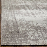 Safavieh Classic Vintage 4'-0" x 6'-0" Rug in Silver / Ivory