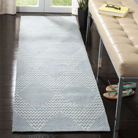 Safavieh Marbella 2'-3" x 8'-0" Rug in Light Blue / Ivory
