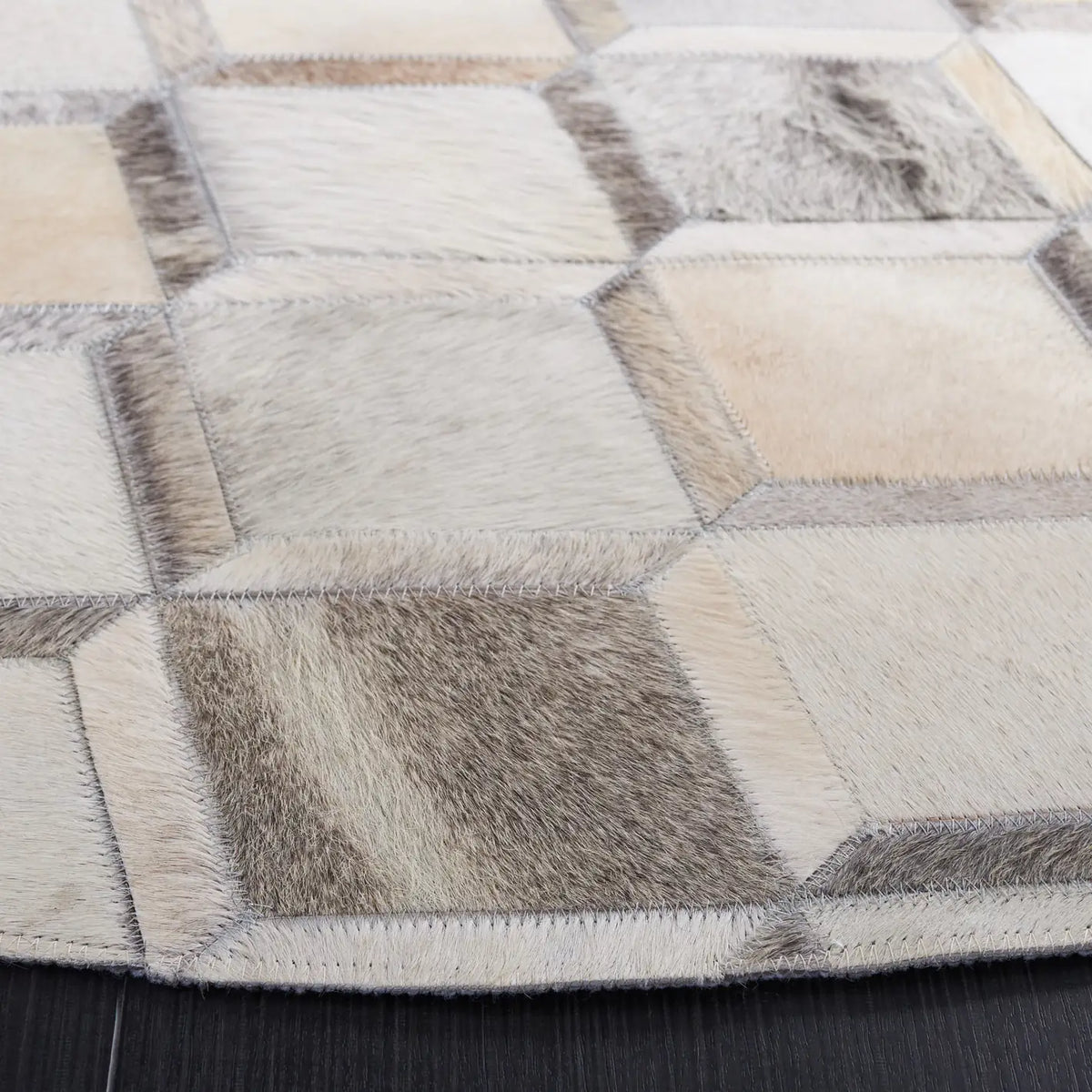 Safavieh Studio Leather 6'-0" x 6'-0" Rug in Ivory / Grey