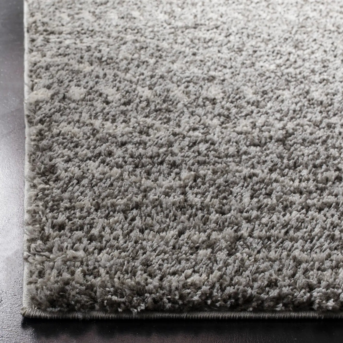 Safavieh Arizona Shag 4'-0" x 6'-0" Rug in Brown / Ivory