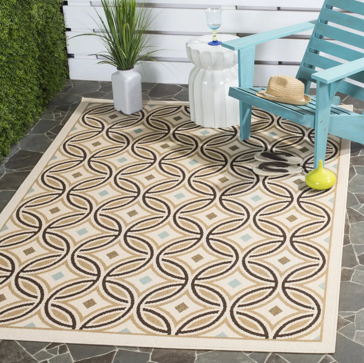 Safavieh Veranda 4'-0" x 5'-7" Rug in Cream / Chocolate