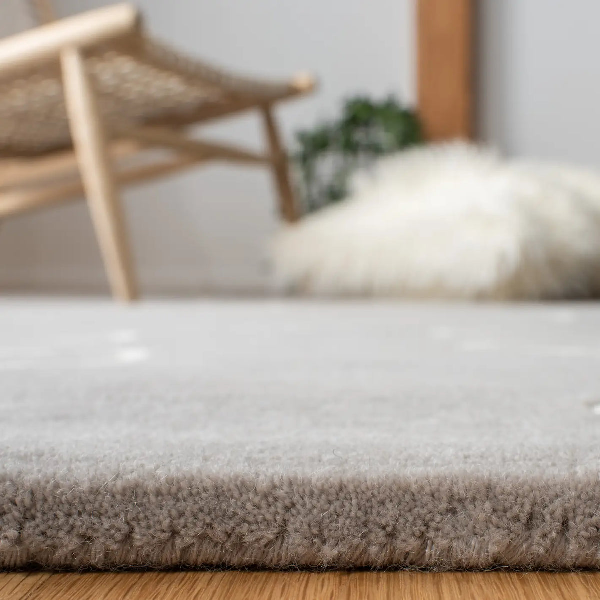 Safavieh Fifth Avenue 4'-0" x 6'-0" Rug in Grey / Ivory