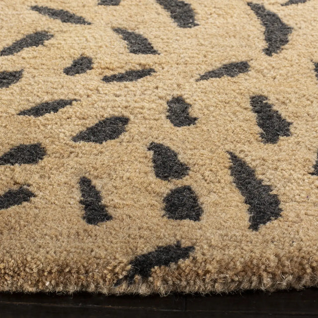 Safavieh Soho 6'-0" x 6'-0" Rug in Beige / Brown