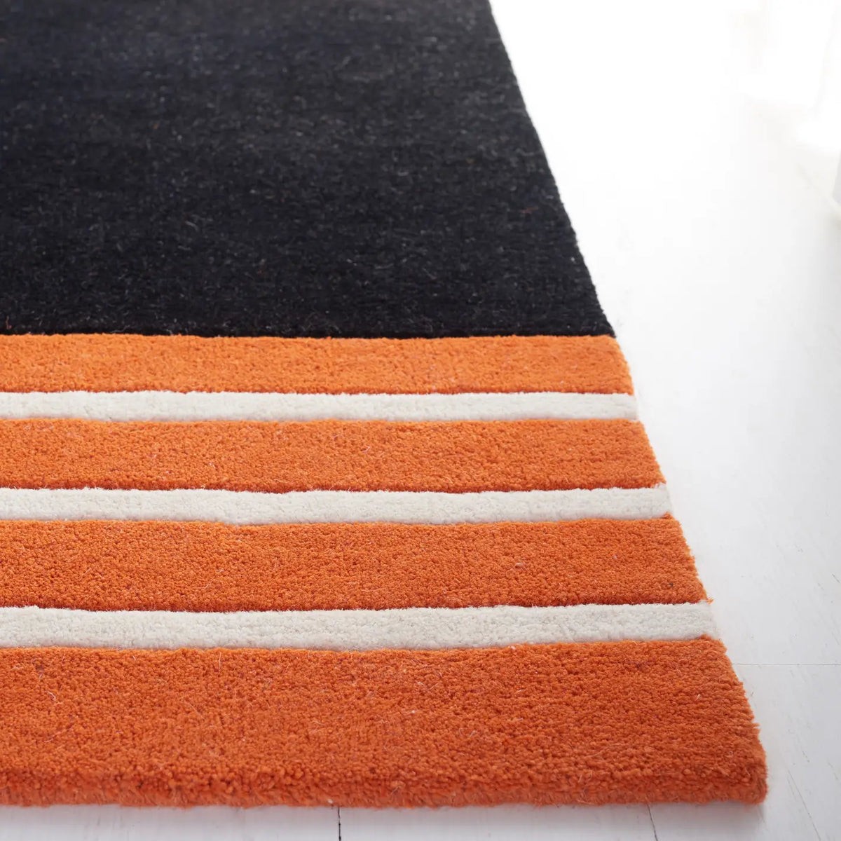 Safavieh Rodeo Drive 4'-0" x 6'-0" Rug in Ivory / Rust