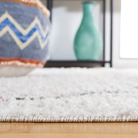 Safavieh Chapel 4'-0" x 6'-0" Rug in Ivory / Black