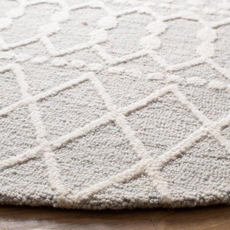 Safavieh Blossom 6'-0" x 6'-0" Rug in Silver / Ivory