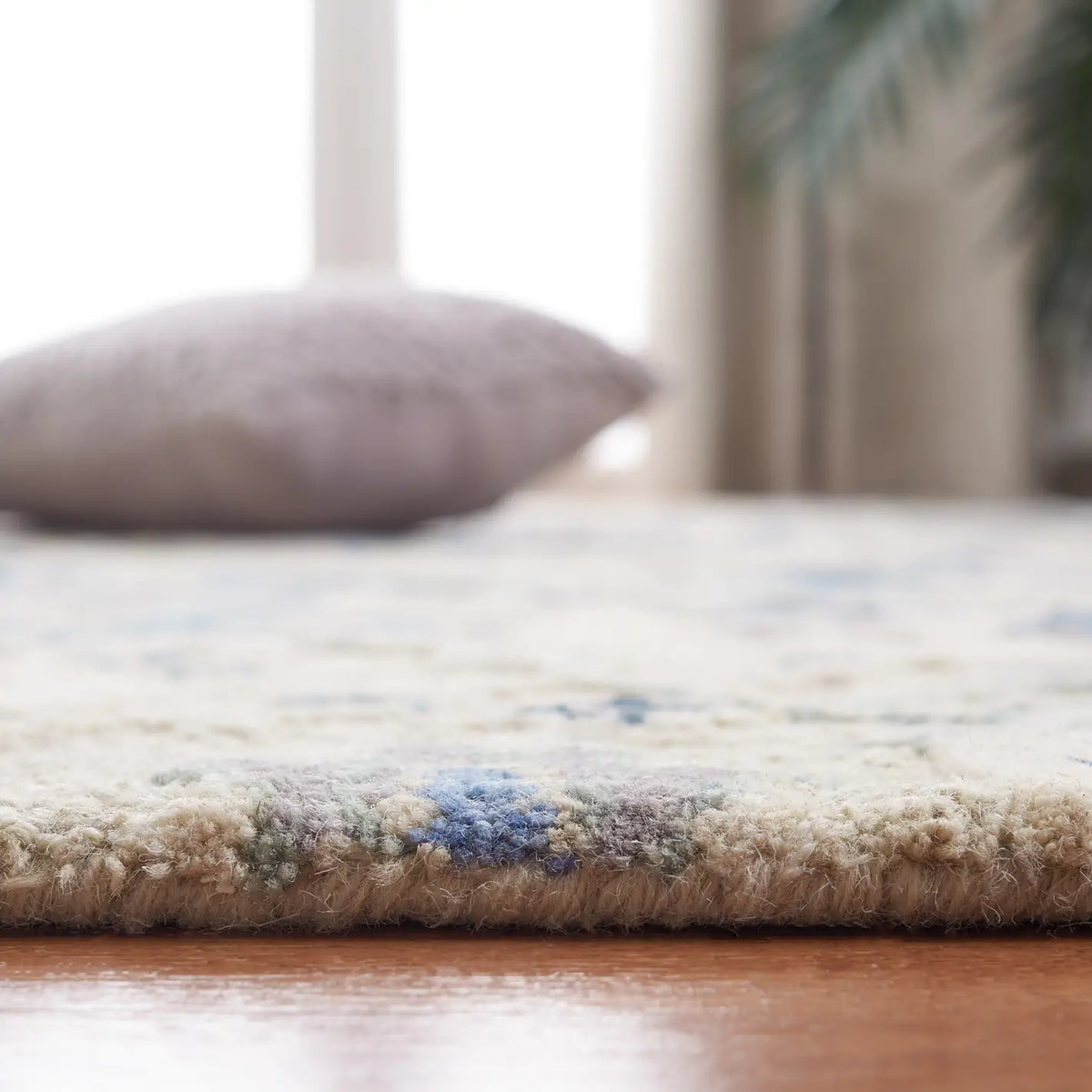 Safavieh Glamour 5'-0" x 8'-0" Rug in Beige / Blue