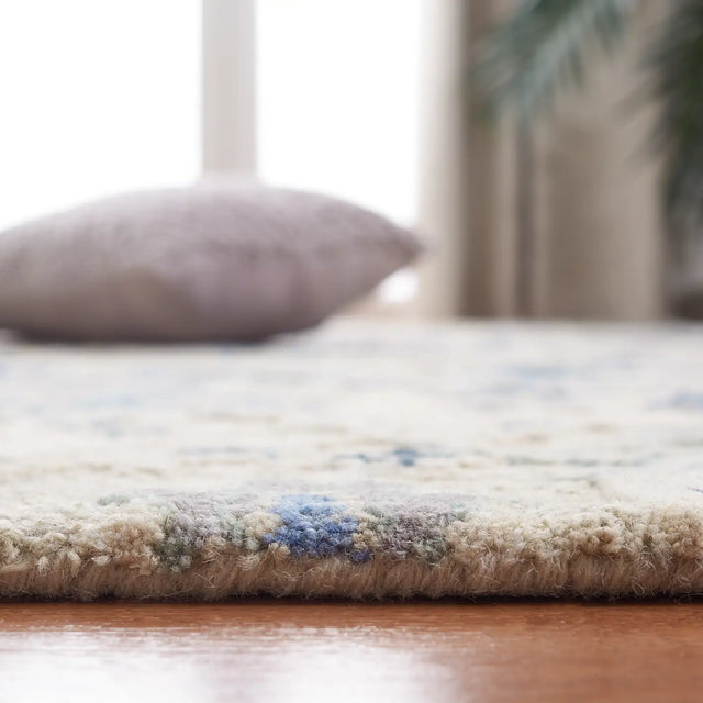 Safavieh Glamour 5'-0" x 8'-0" Rug in Beige / Blue