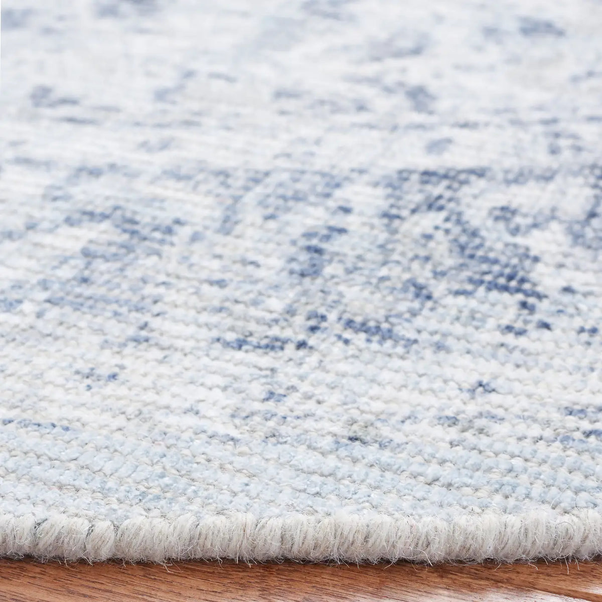 Safavieh Restoration Vintage 6'-0" x 6'-0" Rug in Ivory / Blue