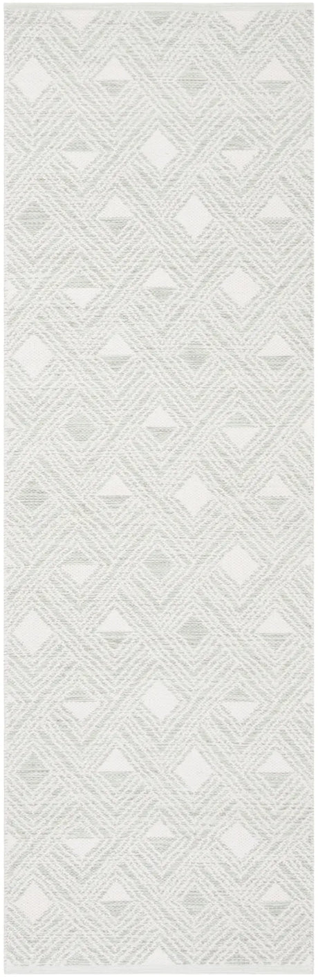 Safavieh Montauk 2'-3" x 7'-0" Rug in Light Green / Ivory