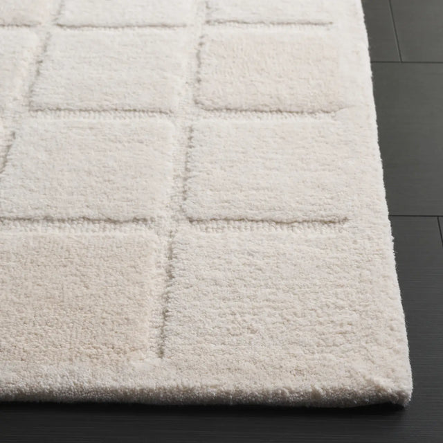 Safavieh Mykonos 4'-0" x 6'-0" Rug in Ivory