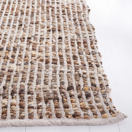 Safavieh Natura 4'-0" x 6'-0" Rug in Ivory / Taupe