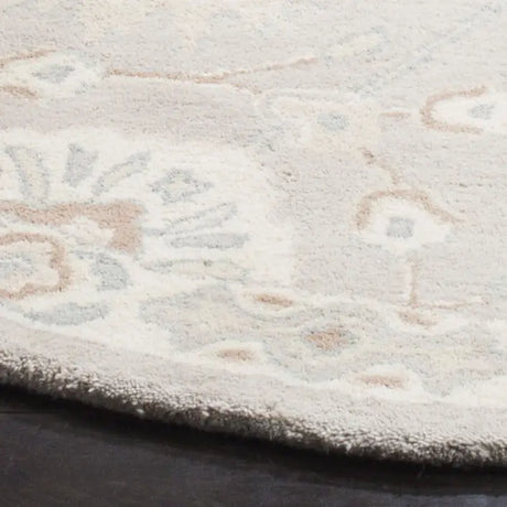 Safavieh Heritage 6'-0" x 6'-0" Rug in Silver / Ivory
