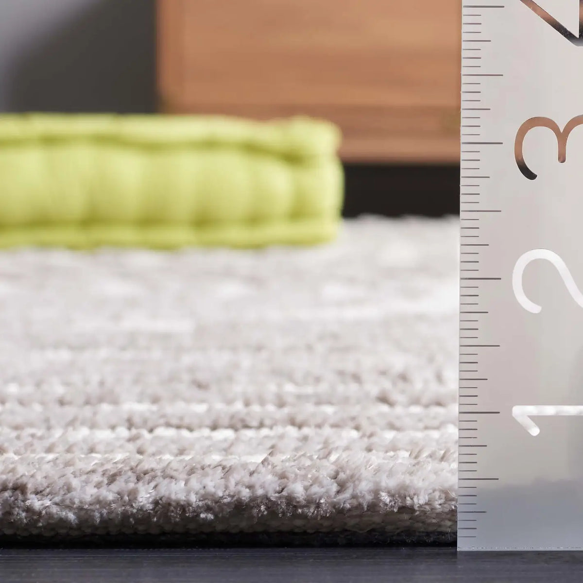 Safavieh Audrey 4'-0" x 6'-0" Rug in Ivory / Grey