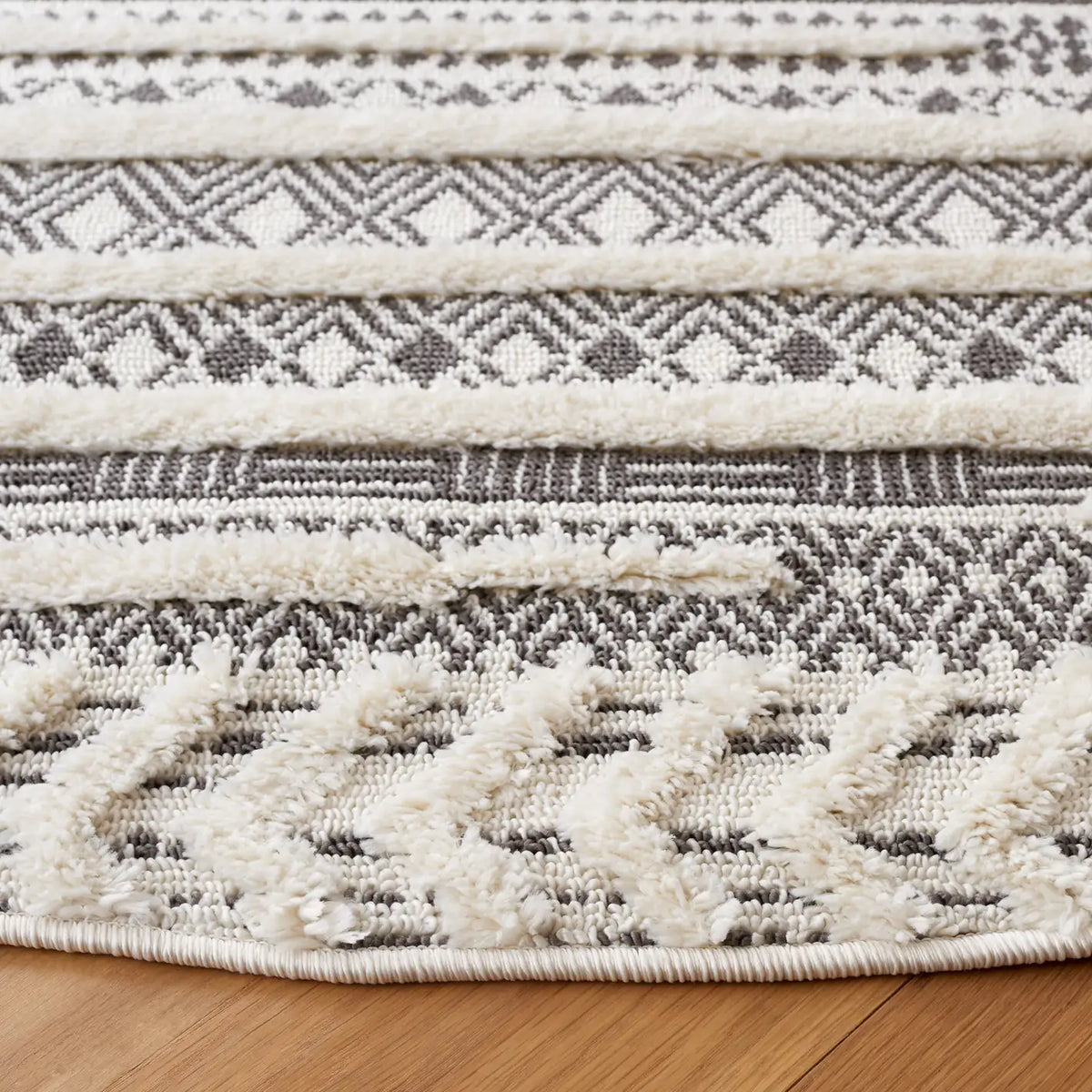 Safavieh Urban 6'-7" x 6'-7" Rug in Grey / Ivory