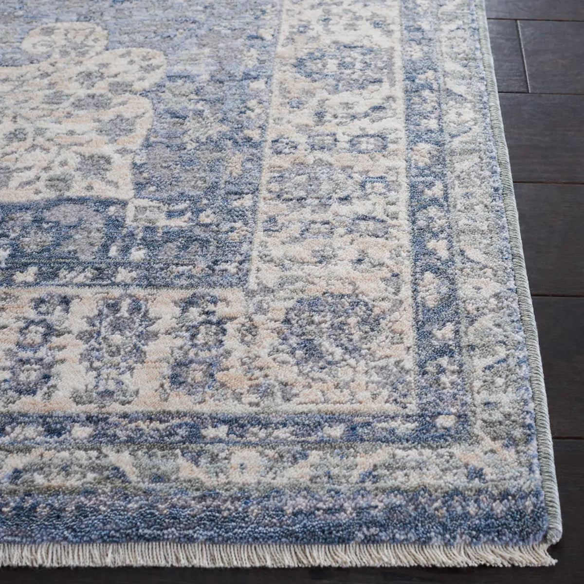 Safavieh Winston 4'-0" x 6'-0" Rug in Blue / Creme