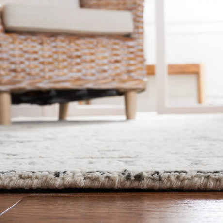 Safavieh Abstract 4'-0" x 6'-0" Rug in Ivory / Charcoal