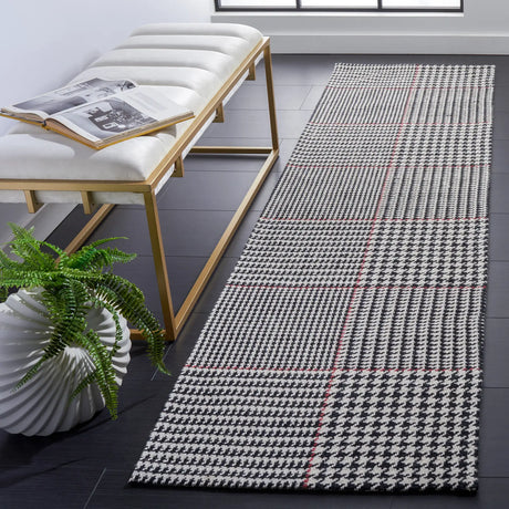 Safavieh Marbella 2'-3" x 9'-0" Rug in Black / Ivory