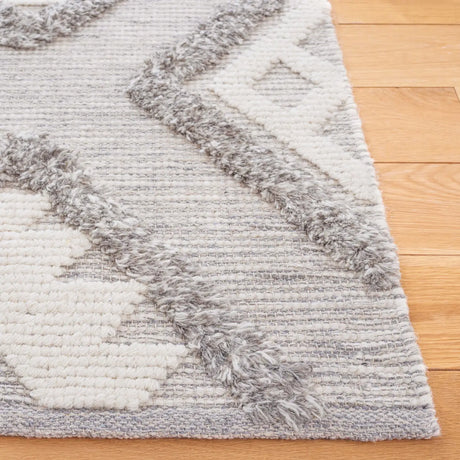 Safavieh Natura 4'-0" x 6'-0" Rug in Grey / Ivory