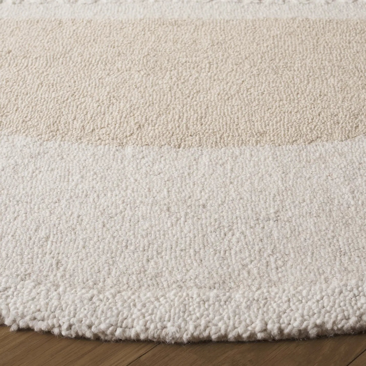 Safavieh Rodeo Drive 6'-0" x 6'-0" Rug in Ivory / Beige