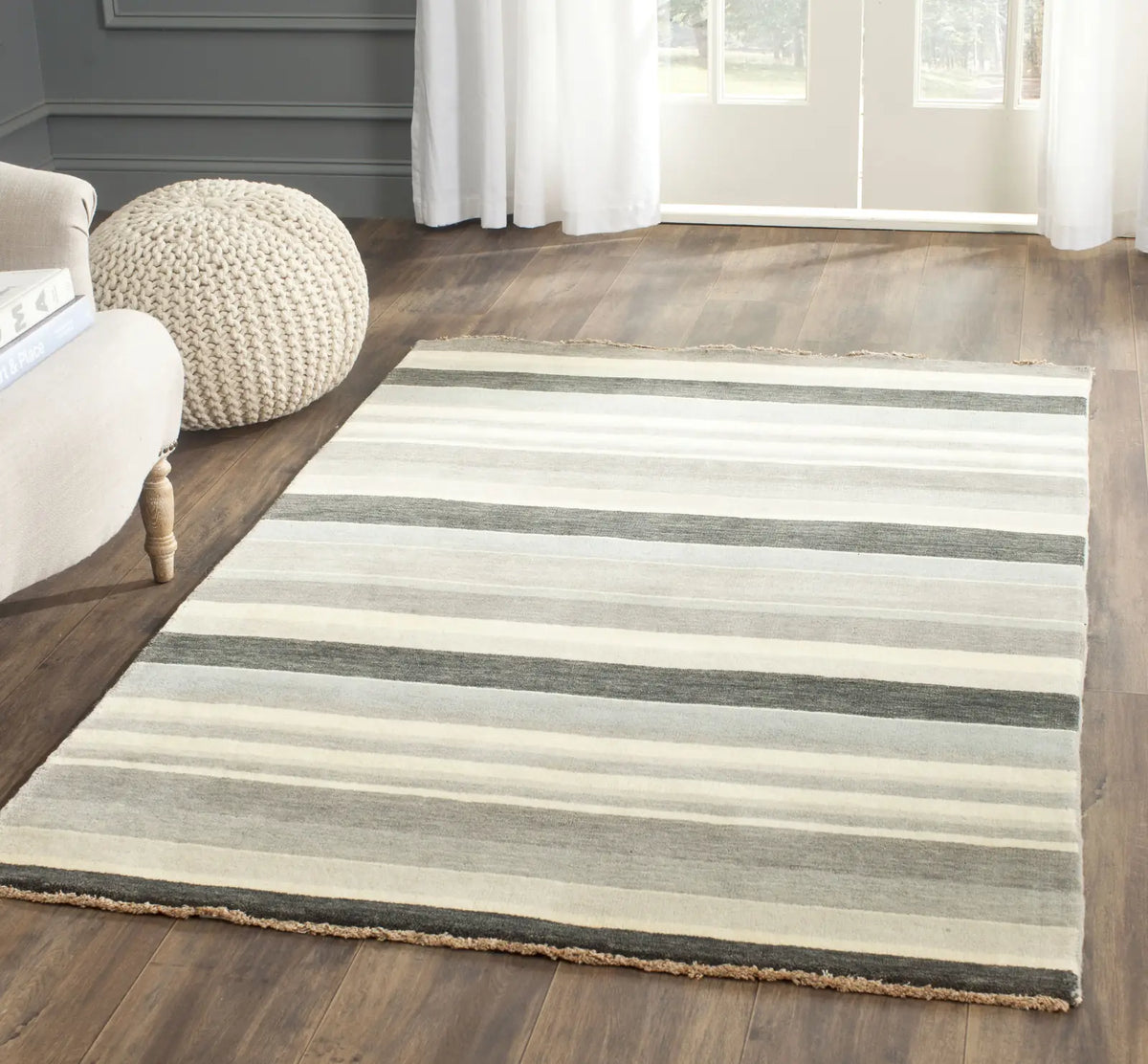 Safavieh Tibetan 4'-0" x 6'-0" Rug in Grey / Multi