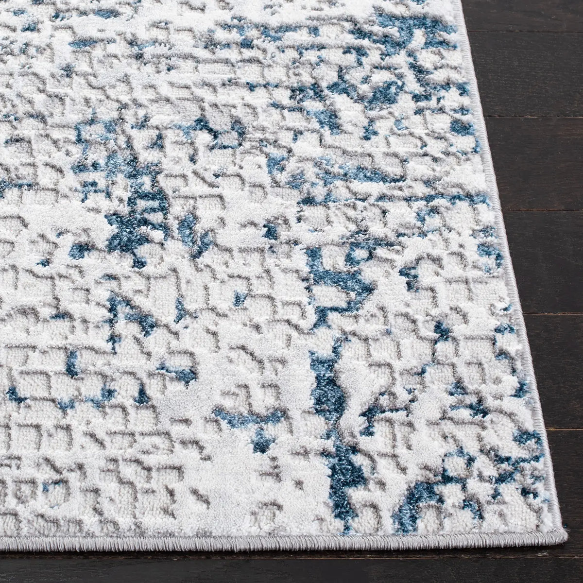 Safavieh Amelia 4'-5" x 6'-5" Rug in Grey / Blue