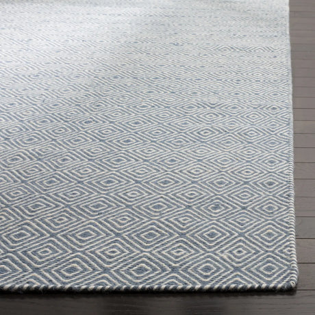Safavieh Oasis 6'-0" x 9'-0" Rug in Blue / Ivory
