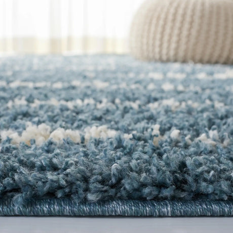 Safavieh Venus Shag 600 4'-0" x 6'-0" Rug in Turquoise / Ivory