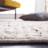 Safavieh Natura 4'-0" x 6'-0" Rug in Ivory / Beige