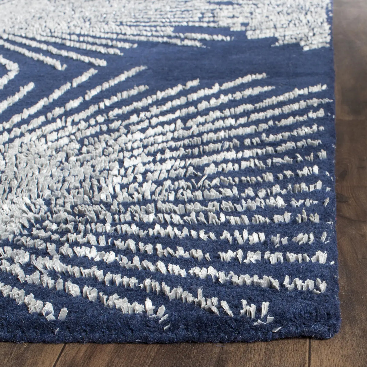 Safavieh Soho 9'-6" x 13'-6" Rug in Dark Blue / Ivory