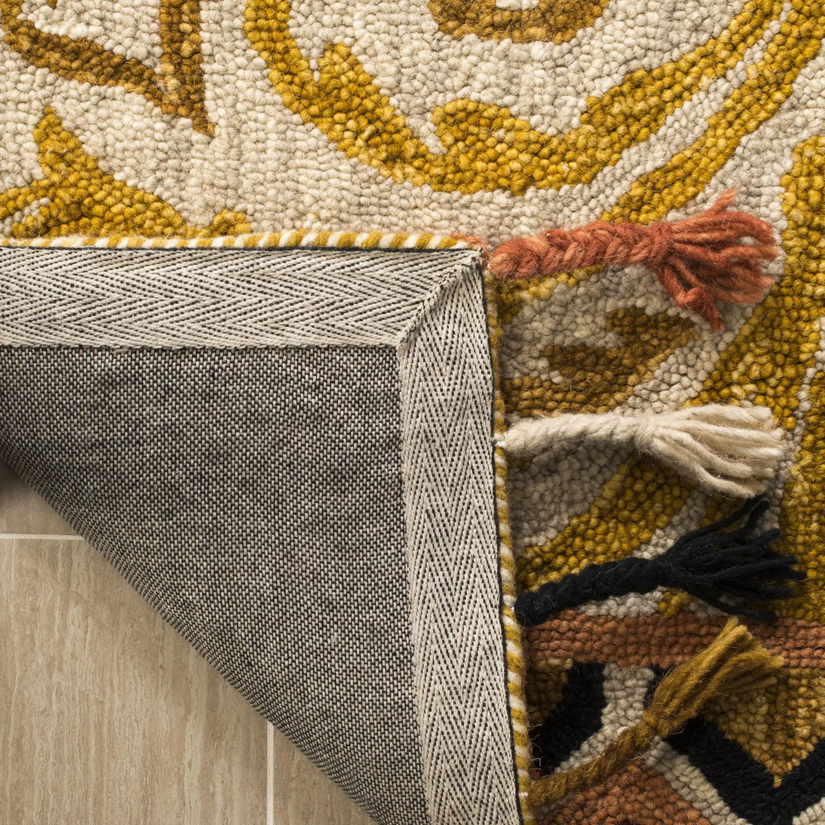 Safavieh Suzani 5'-0" x 8'-0" Rug in Rust / Gold