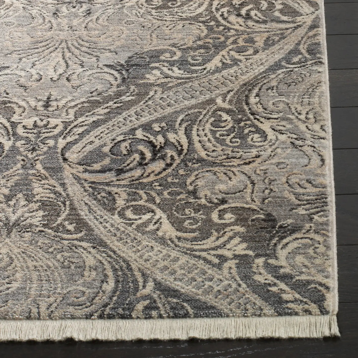 Safavieh Vintage Persian 4'-0" x 6'-0" Rug in Grey / Charcoal
