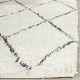 Safavieh Kenya 5'-0" x 8'-0" Rug in Ivory / Grey