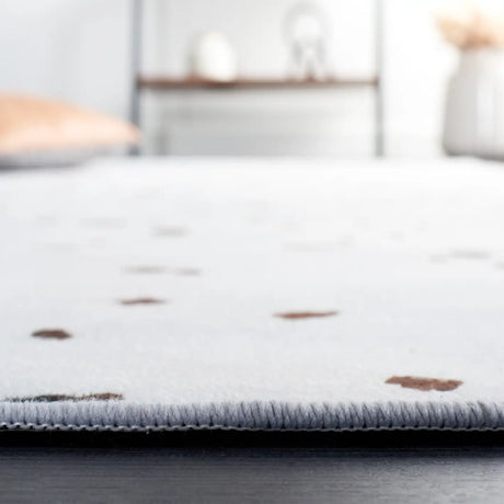 Safavieh Faux Hide 4'-0" x 6'-0" Rug in Ivory / Black