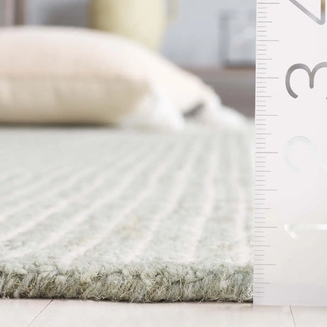 Safavieh Abstract 4'-0" x 6'-0" Rug in Sage / Ivory