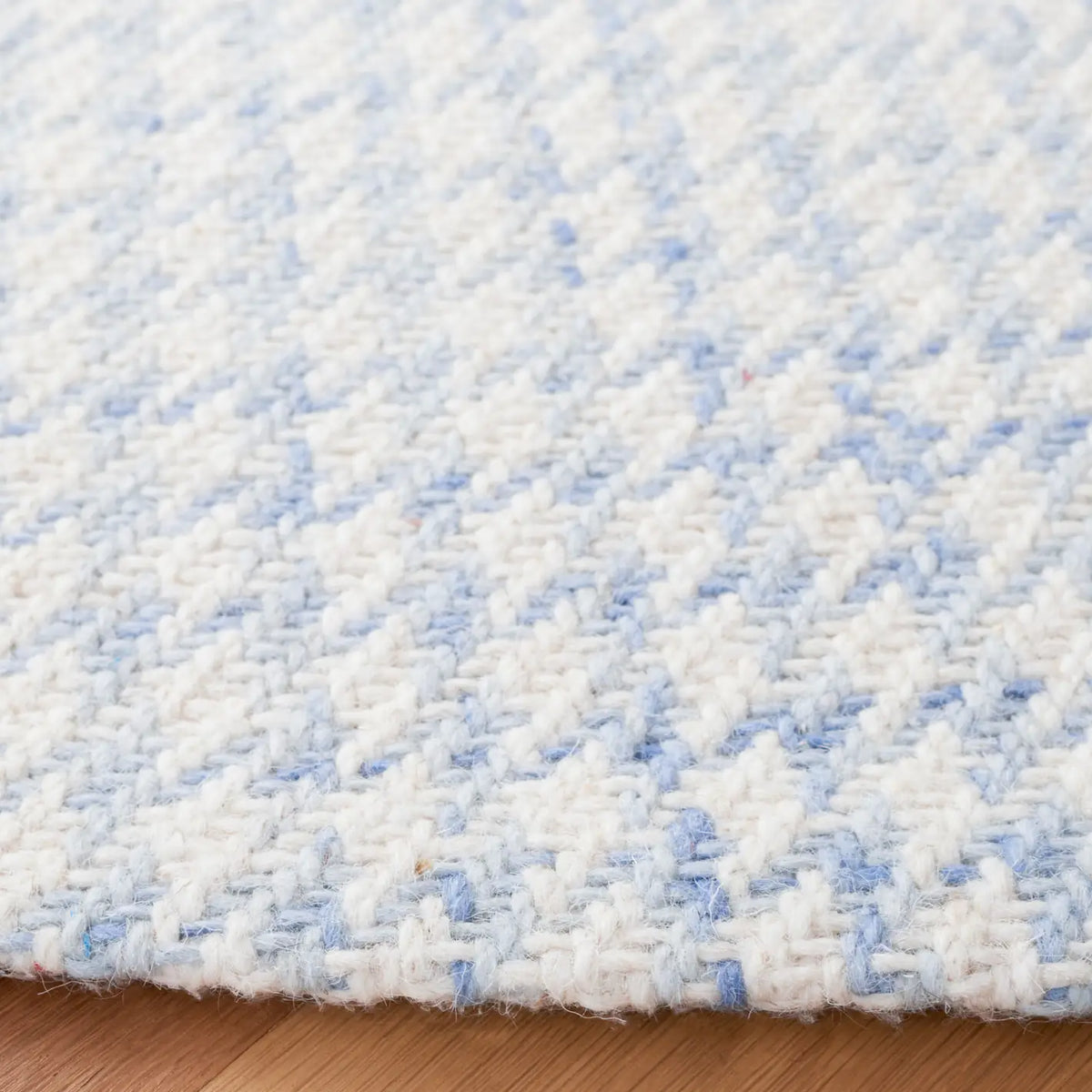 Safavieh Marbella 6'-0" x 6'-0" Rug in Blue / Ivory