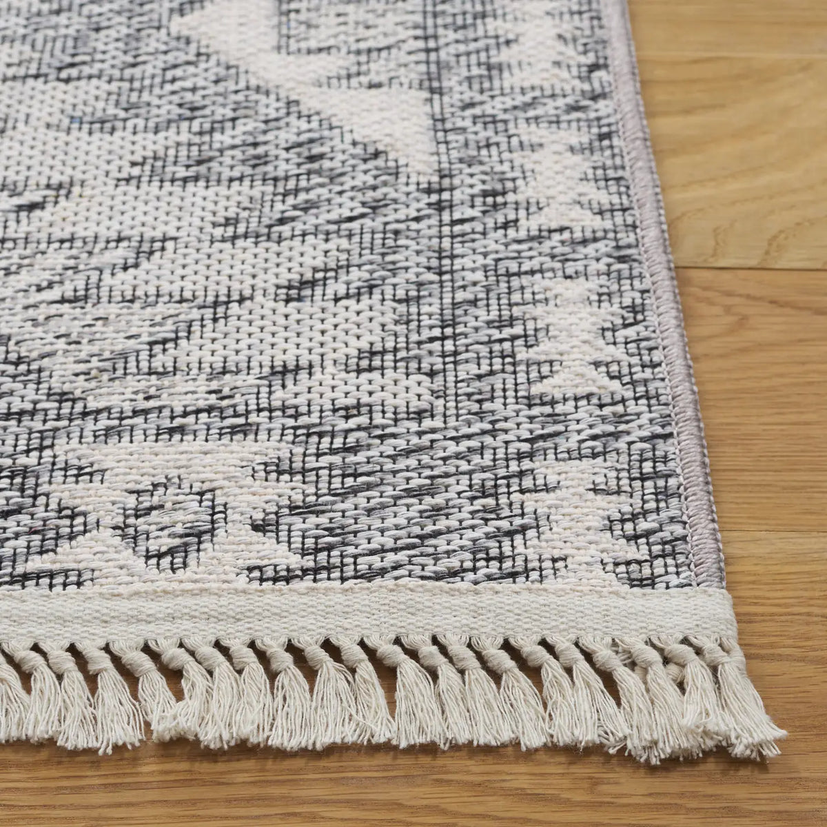 Safavieh Prairie 300 4'-0" x 6'-0" Rug in Grey / Ivory