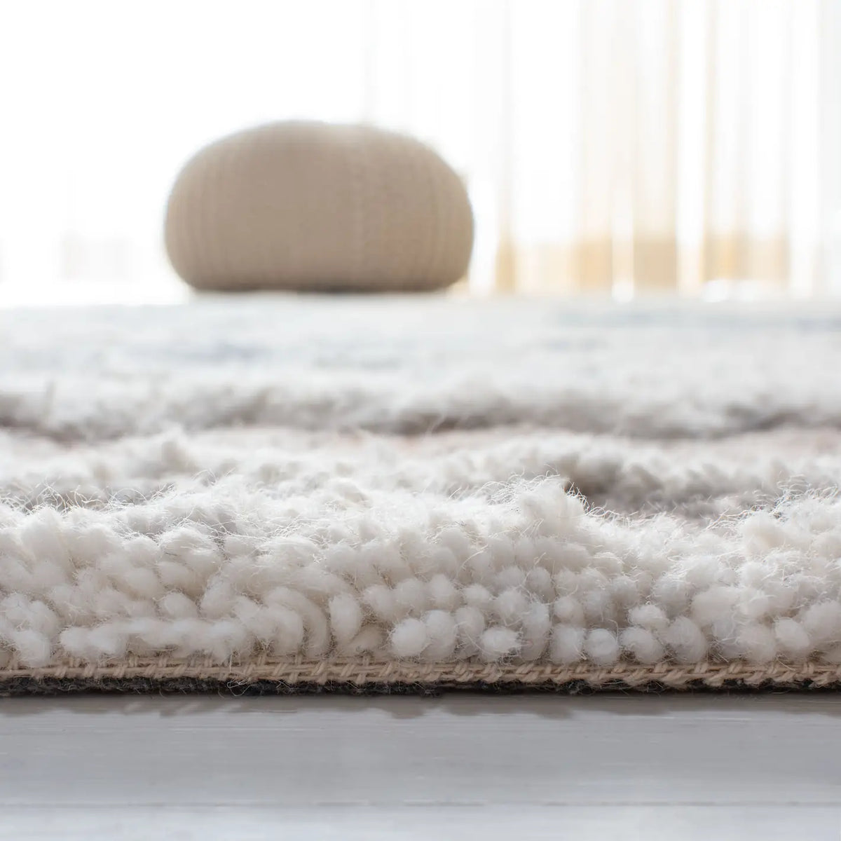 Safavieh Casablanca Shag 5'-0" x 8'-0" Rug in Beige / Navy