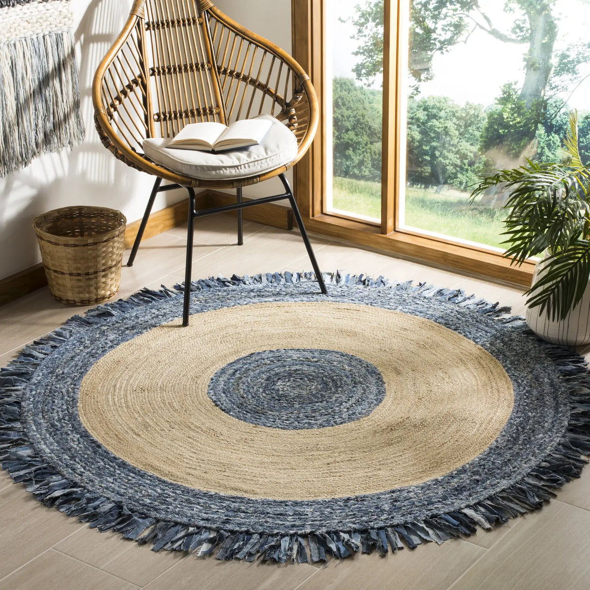 Safavieh Cape Cod 5'-0" x 5'-0" Rug in Ivory / Denim