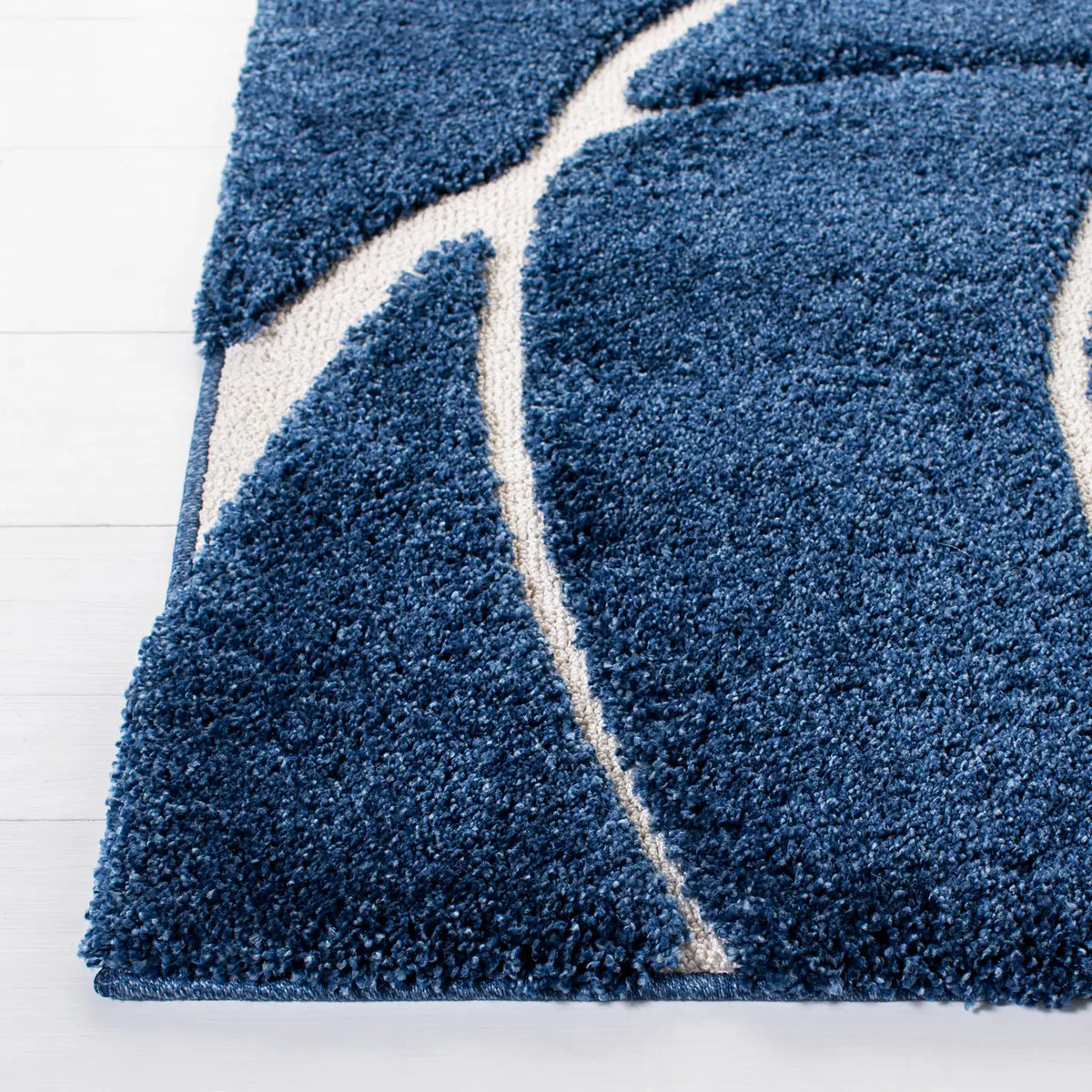 Safavieh Florida Shag 5'-3" x 7'-6" Rug in Navy / Ivory