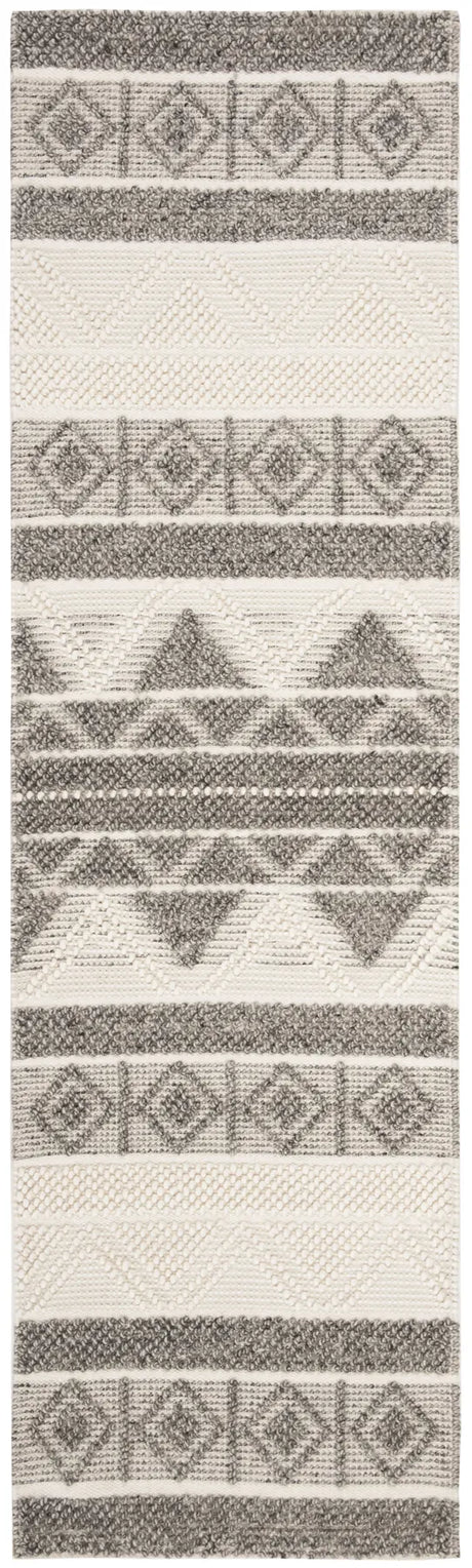 Safavieh Natura 2'-3" x 10'-0" Rug in Ivory / Grey