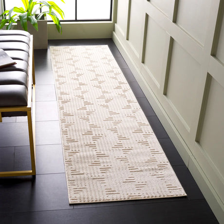 Safavieh Saylor 100 2'-0" x 8'-0" Rug in Beige / Ivory