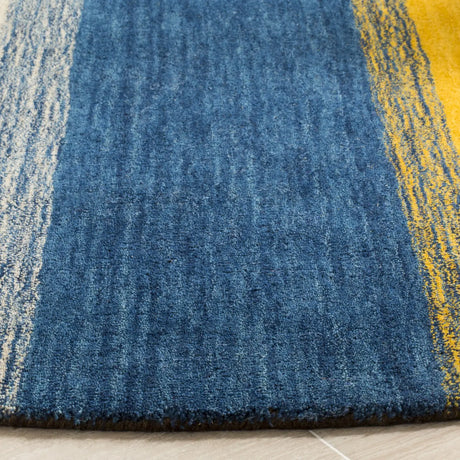 Safavieh Himalaya 6'-0" x 6'-0" Rug in Orange / Multi