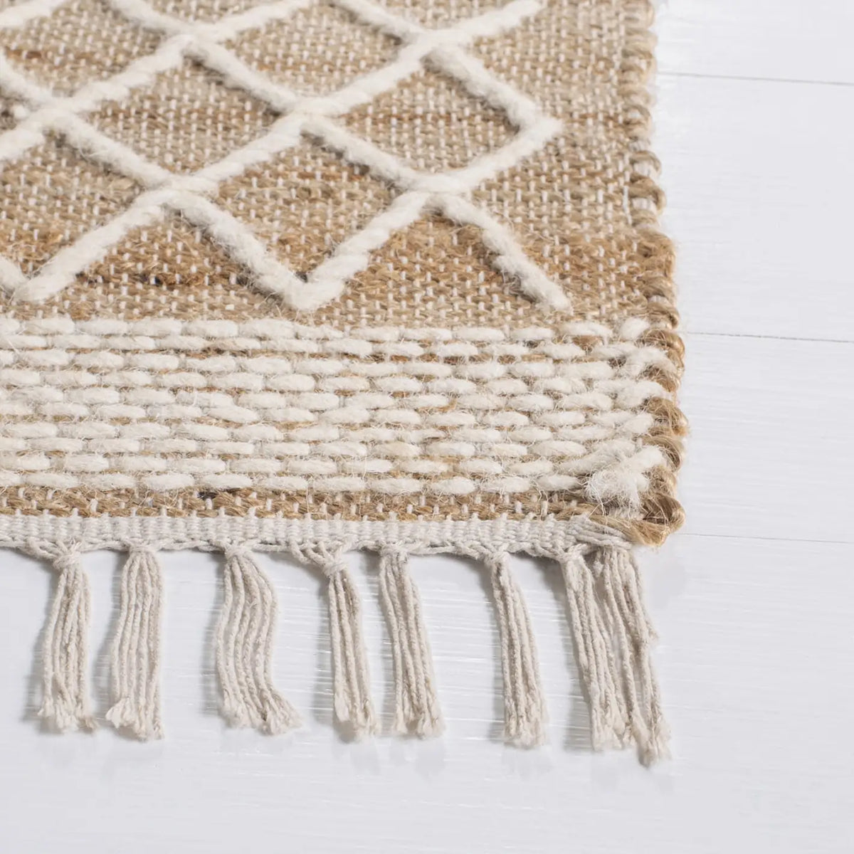 Safavieh Kilim 4'-0" x 6'-0" Rug in Natural / Ivory