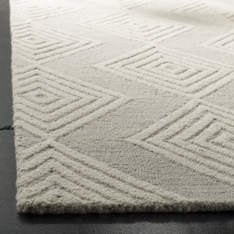 Safavieh Blossom 5'-0" x 8'-0" Rug in Silver / Ivory