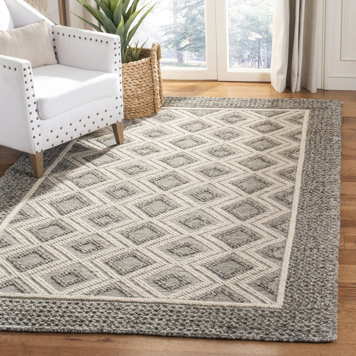 Safavieh Vermont 4'-0" x 6'-0" Rug in Grey / Ivory